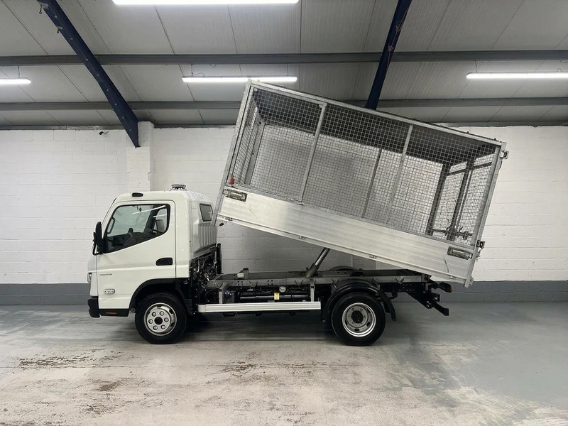 2023 Fuso Canter Tipper Van — side view
