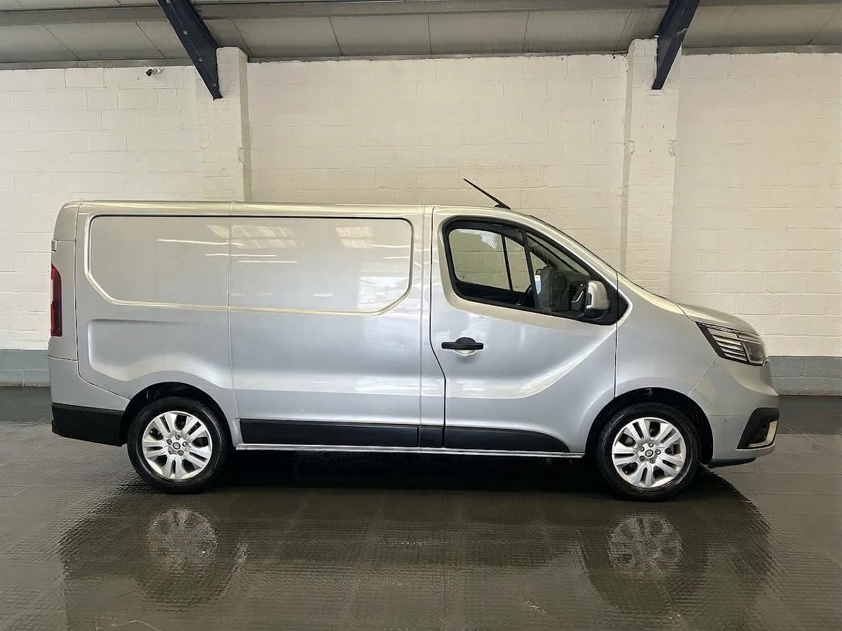 2024 Renault Trafic Panel Van — side view