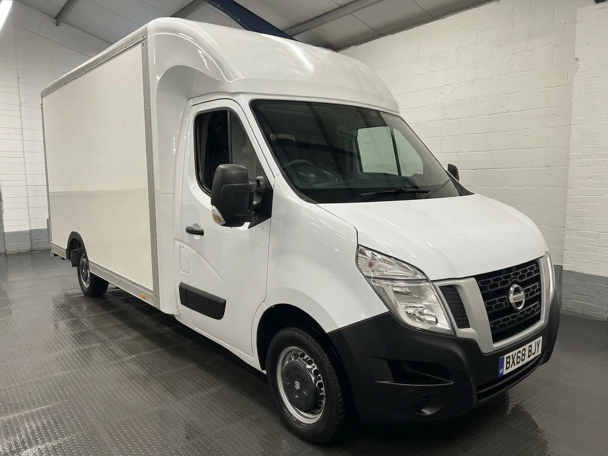 2018 Nissan NV400 Luton Low Loader Van — front three-quarter view