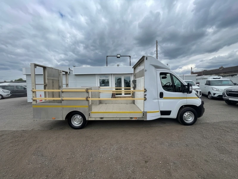 2022 Peugeot Boxer Dropside Van — side view