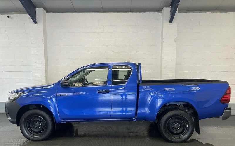 2020 Toyota Hilux Double Cab PickUp Van — side view