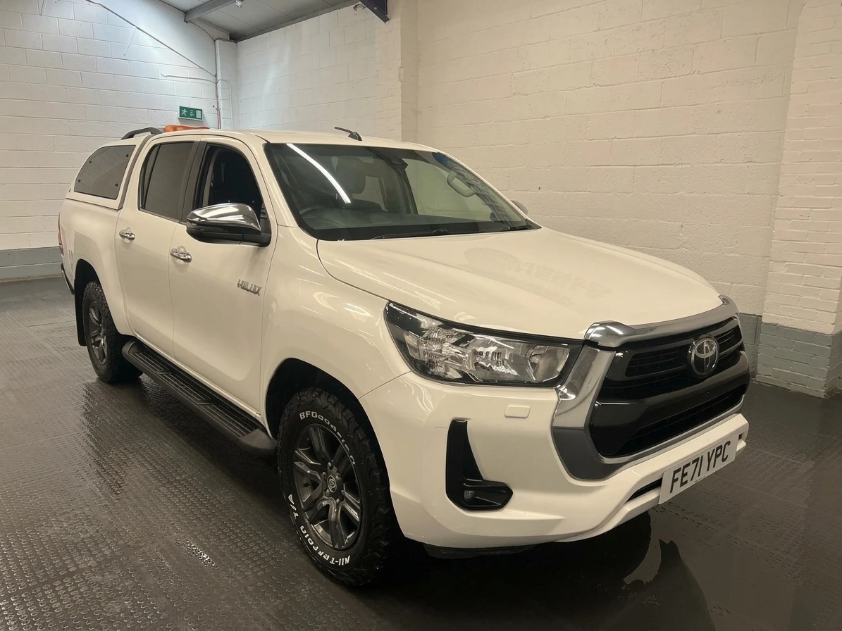 2021 Toyota Hilux Double Cab PickUp Van — front three-quarter view