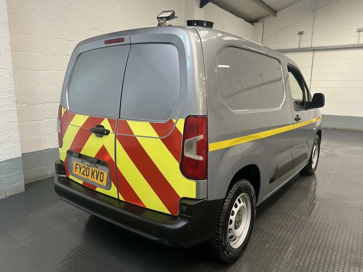 2020 Peugeot Partner Panel Van — rear three-quarter view