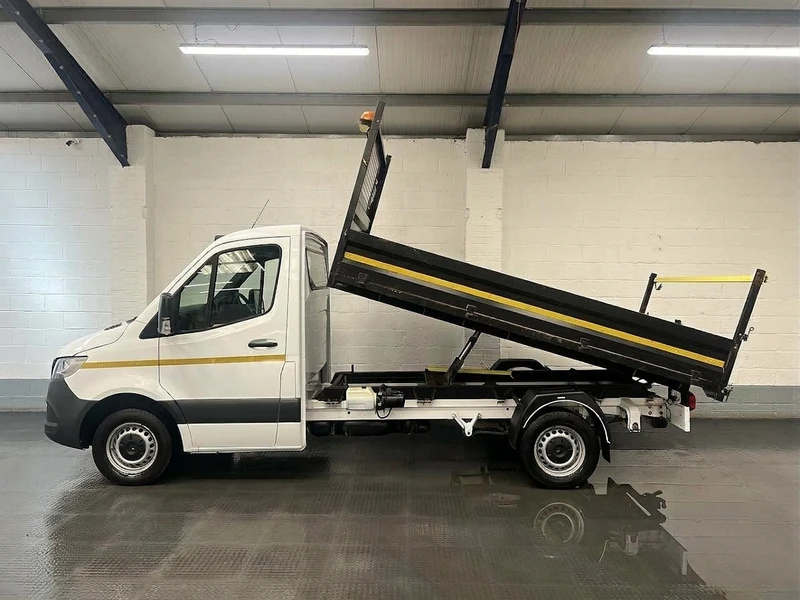 2021 Mercedes-Benz Sprinter Tipper Van — side view
