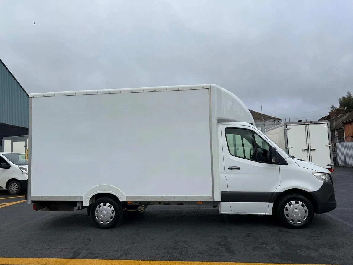 2021 Mercedes-Benz Sprinter Luton Low Loader Van — side view