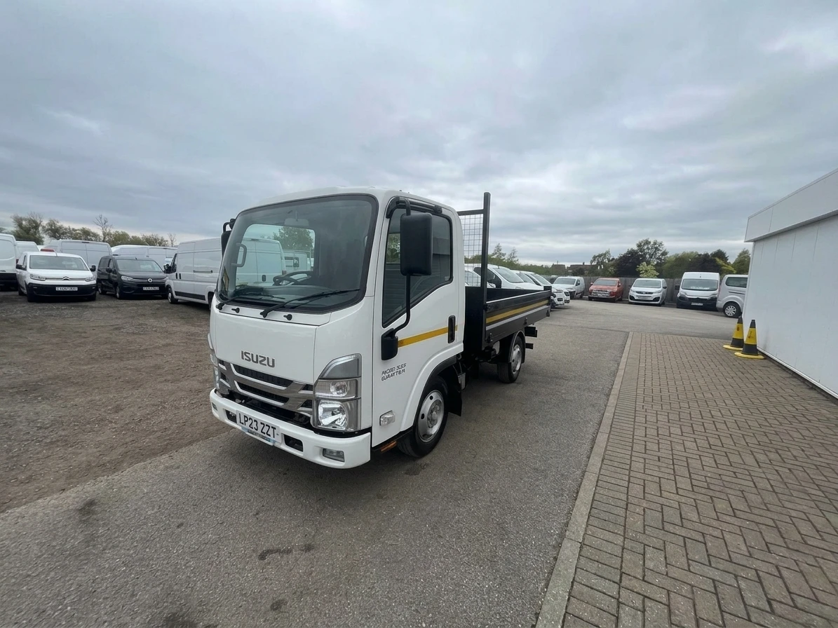 2023 Isuzu Grafter Tipper Van — front three-quarter view