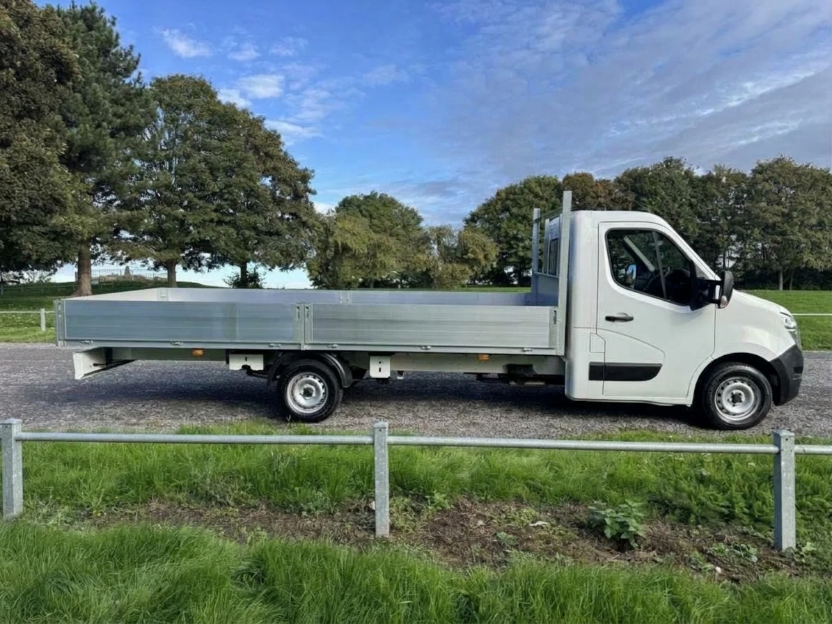 2021 Nissan NV400 Dropside Van — side view