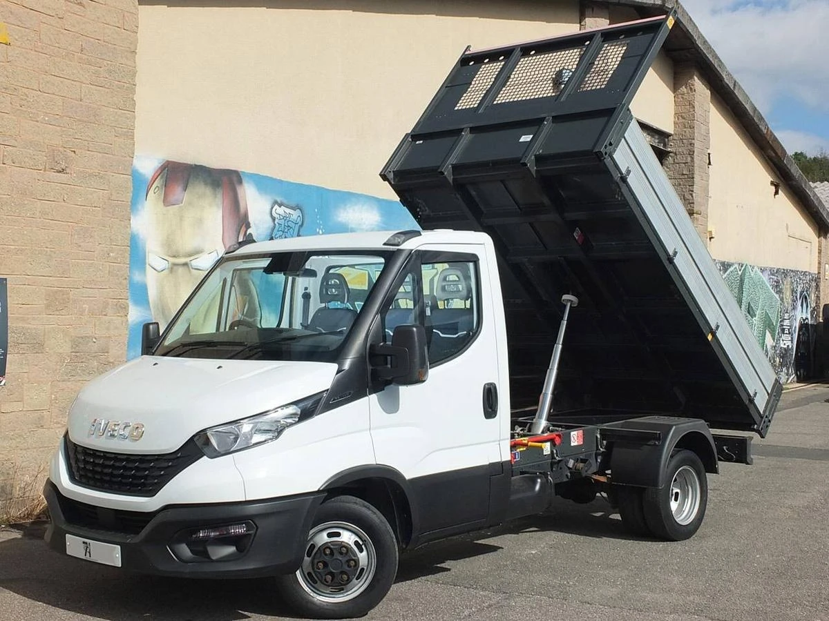2021 Iveco Daily Tipper Van — front three-quarter view