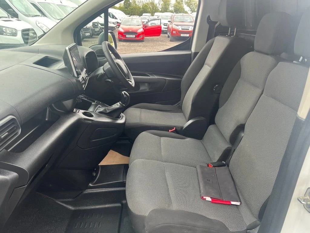 2021 Citroen Berlingo Panel Van — cab interior
