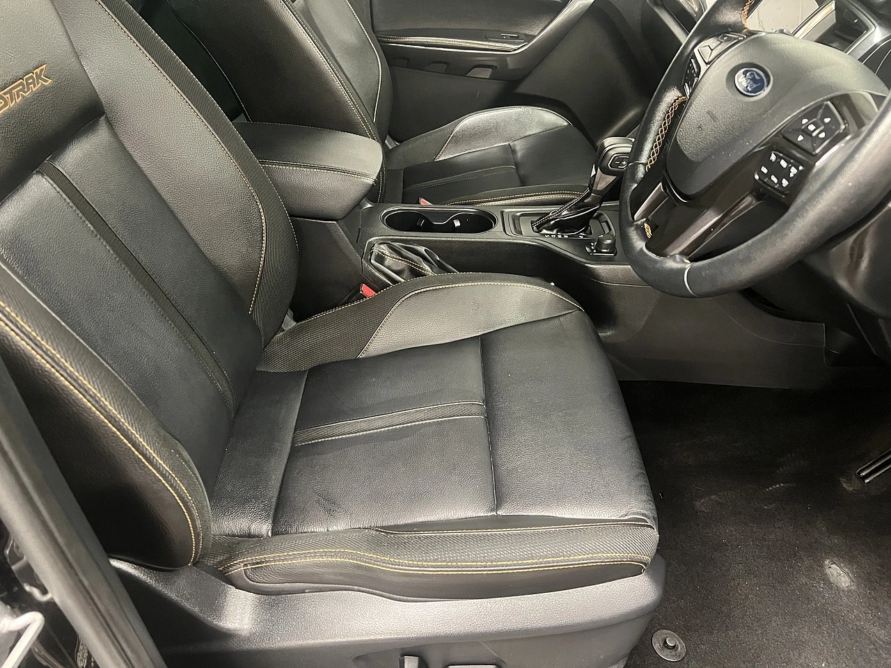 2022 Ford Ranger Double Cab PickUp Van — cab interior
