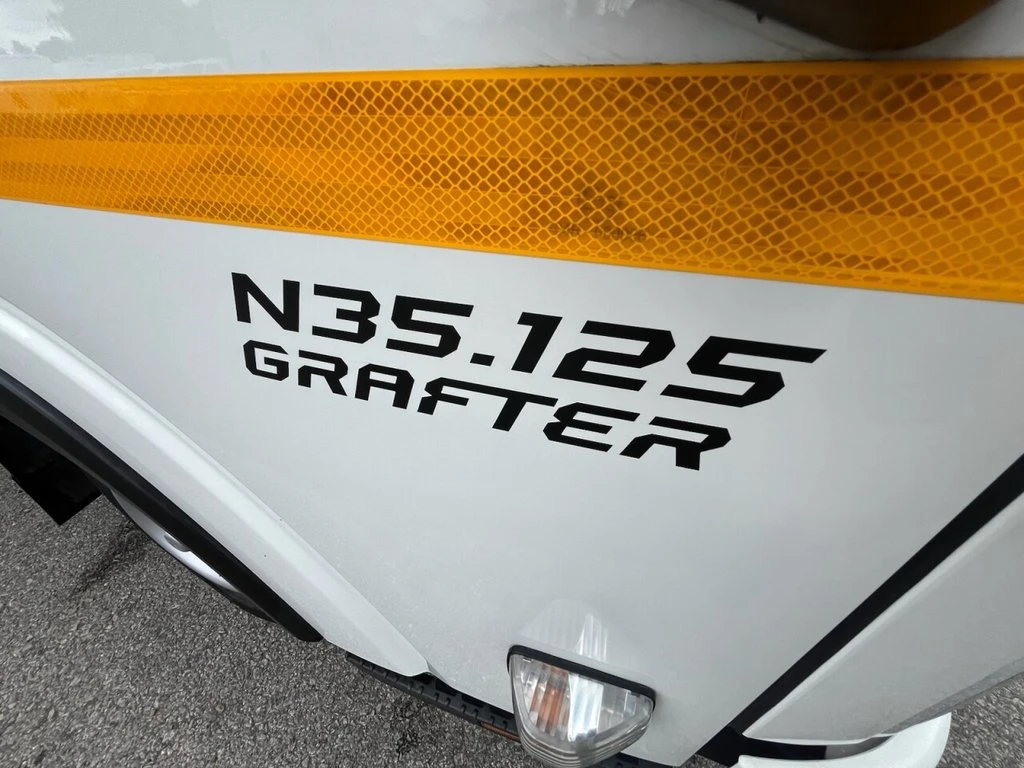 2023 Isuzu Grafter Dropside Van — detail