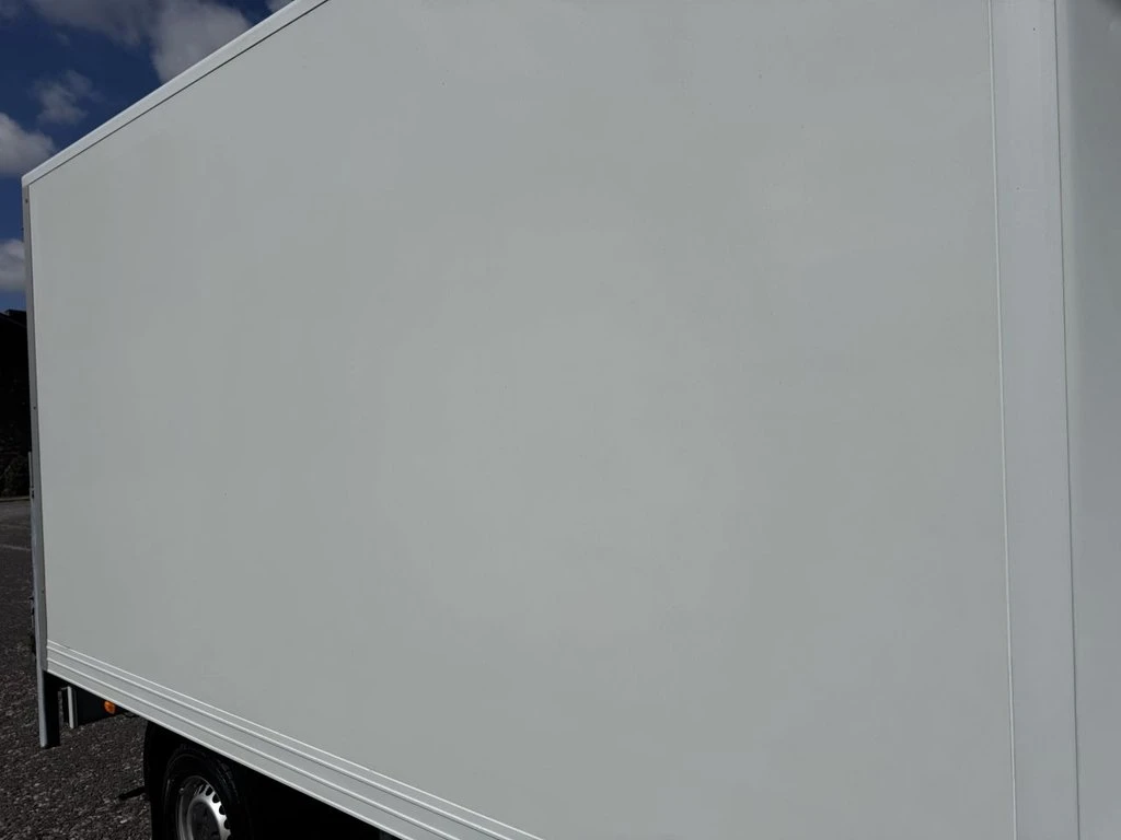 2022 Mercedes-Benz Sprinter Luton Box Van — detail