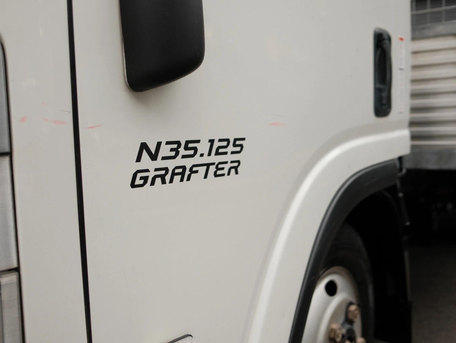 2024 Isuzu Grafter Dropside Van — detail
