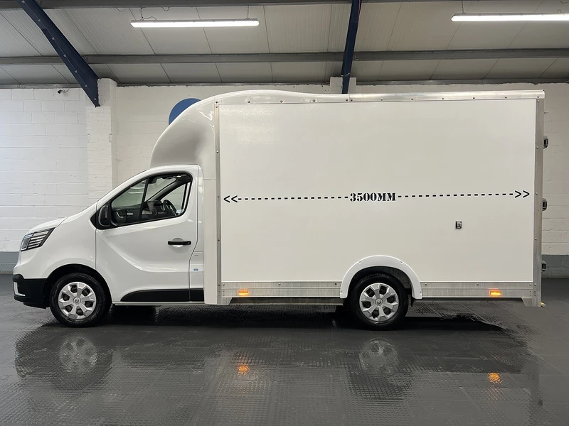 2022 Renault Trafic Luton Low Loader Van — side view