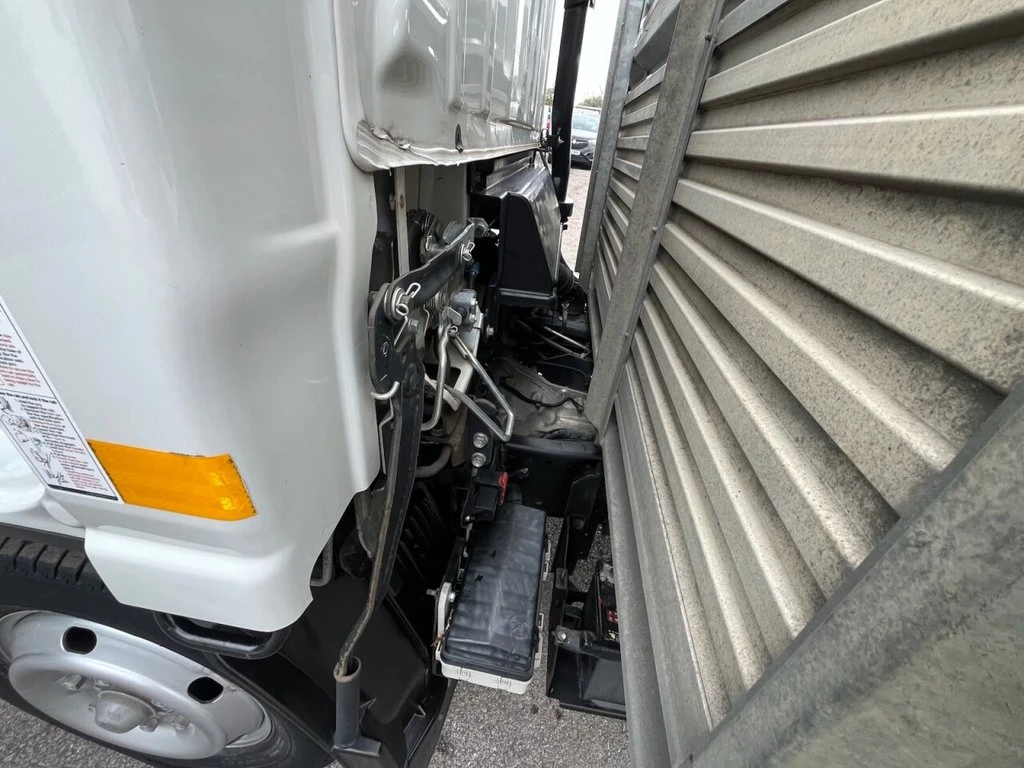 2023 Isuzu Grafter Dropside Van — detail