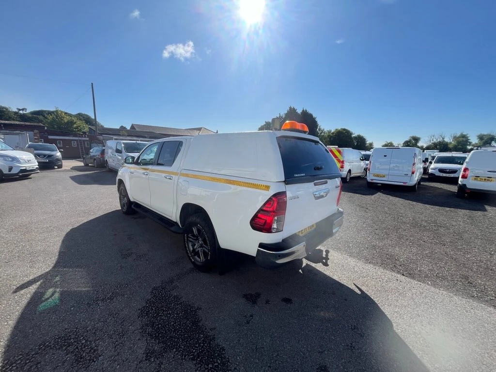 2021 Toyota Hilux Double Cab PickUp Van — rear three-quarter view