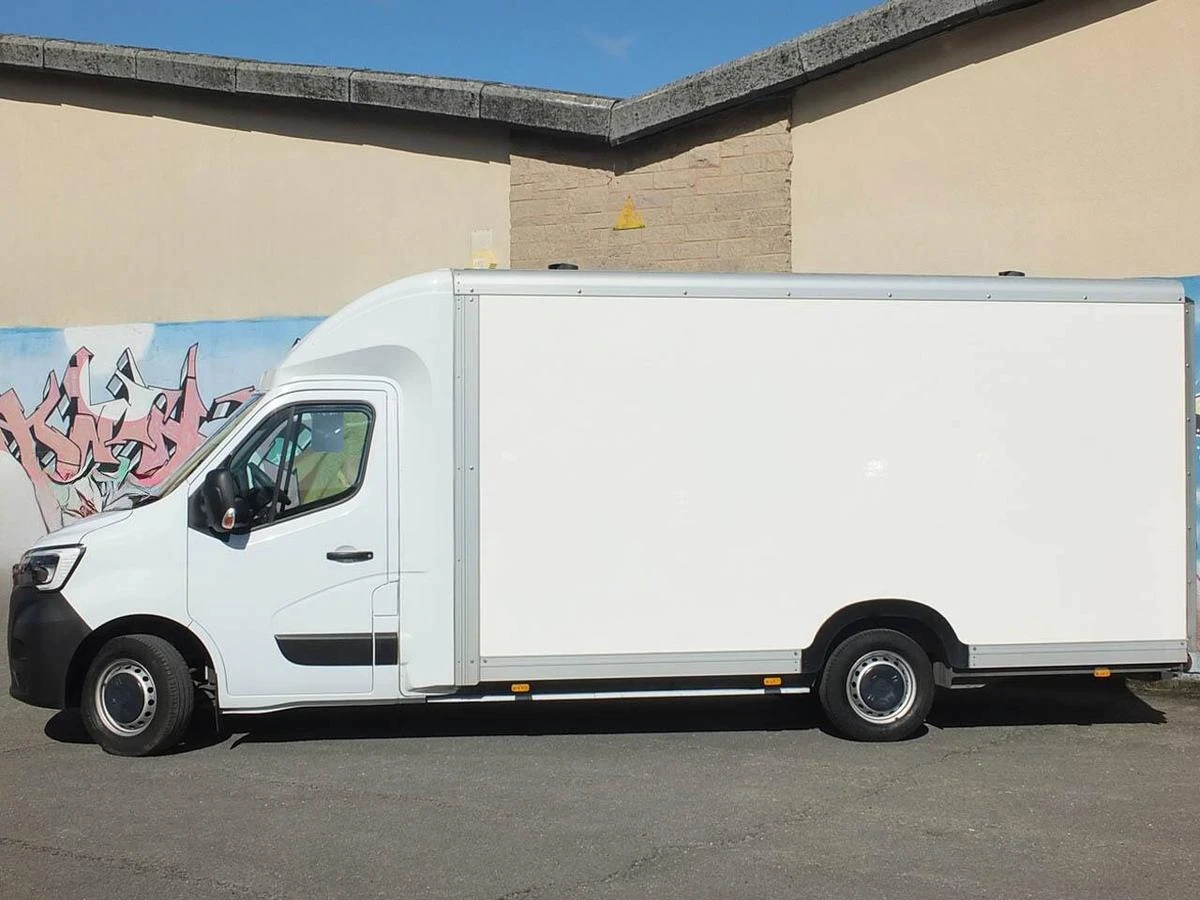 2023 Renault Master Luton Low Loader Van — side view