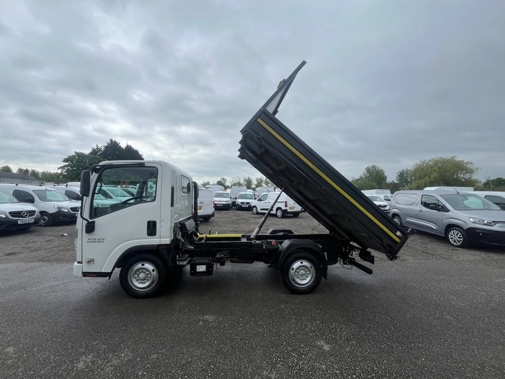 2023 Isuzu Grafter Tipper Van — side view