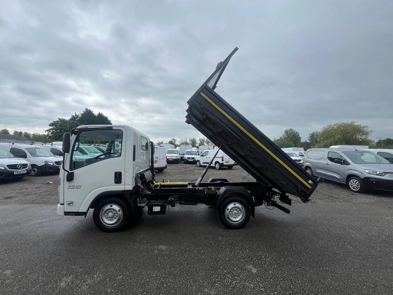2023 Isuzu Grafter Tipper Van — side view