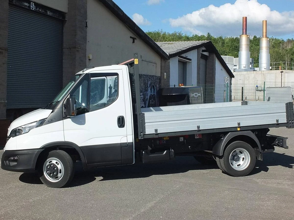 2021 Iveco Daily Tipper Van — side view