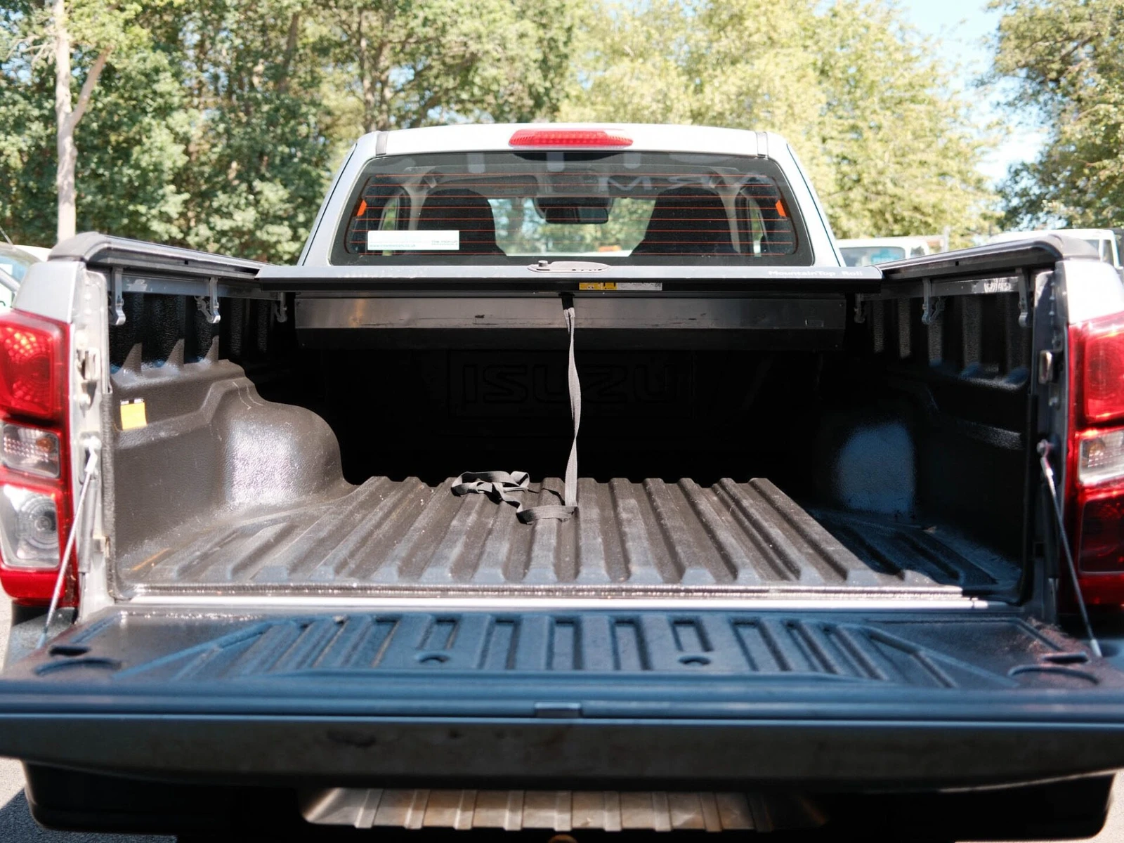 2021 Isuzu D-Max PickUp Van — rear view