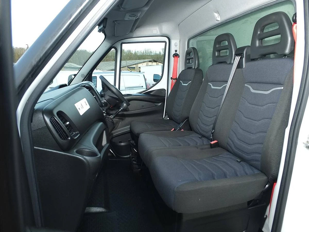 2021 Iveco Daily Luton Low Loader Van — cab interior