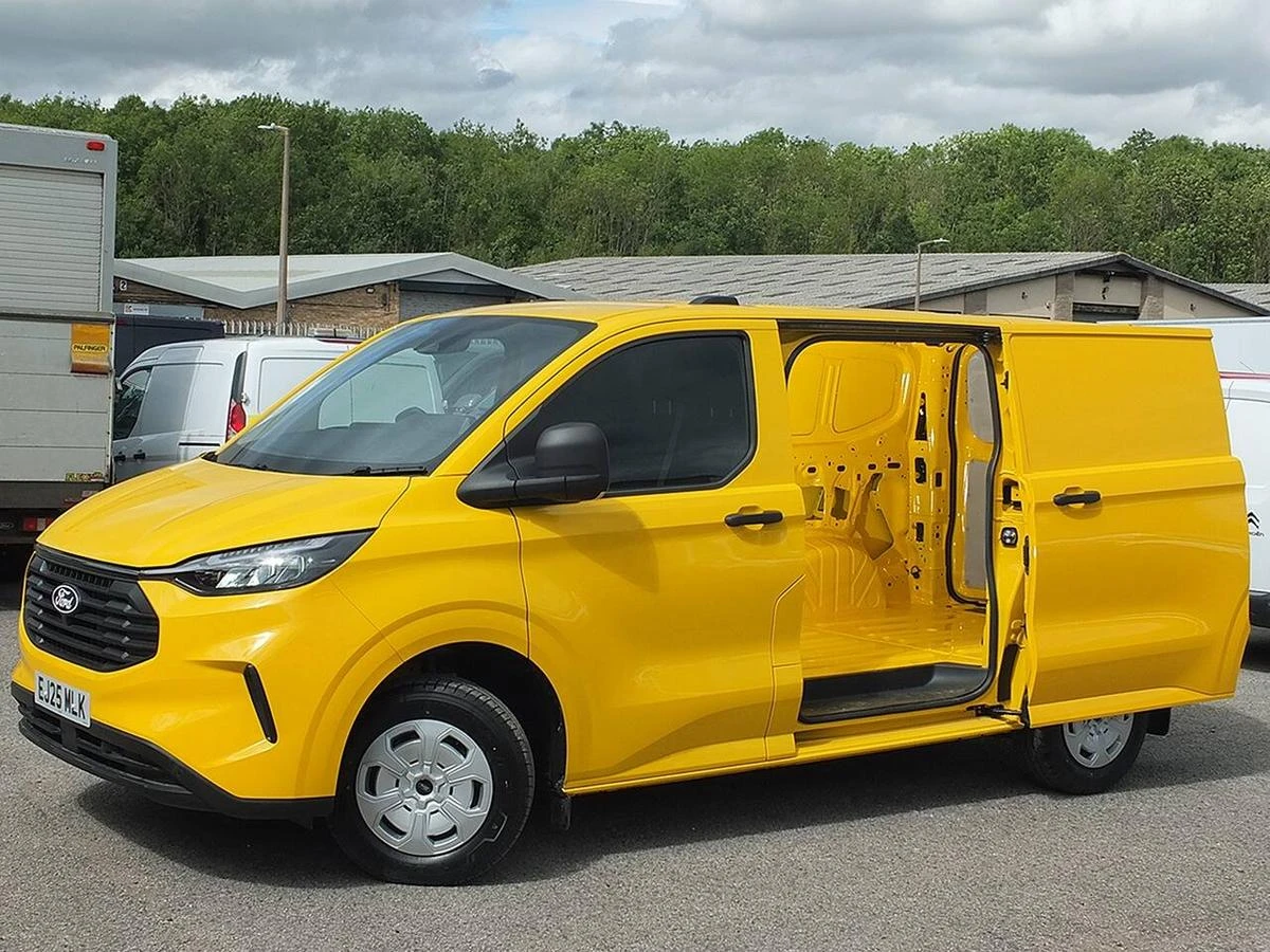 2025 Ford Transit Custom Panel Van — front three-quarter view