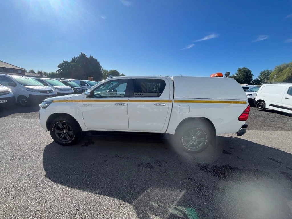 2021 Toyota Hilux Double Cab PickUp Van — side view