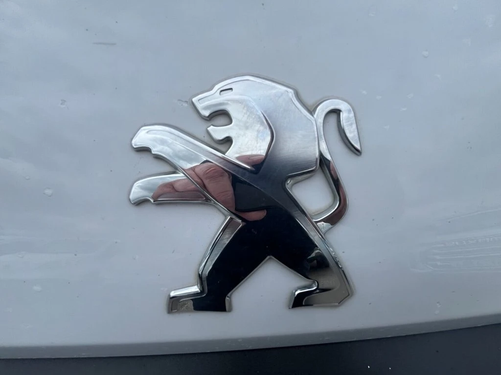 2022 Peugeot Boxer Dropside Van — detail