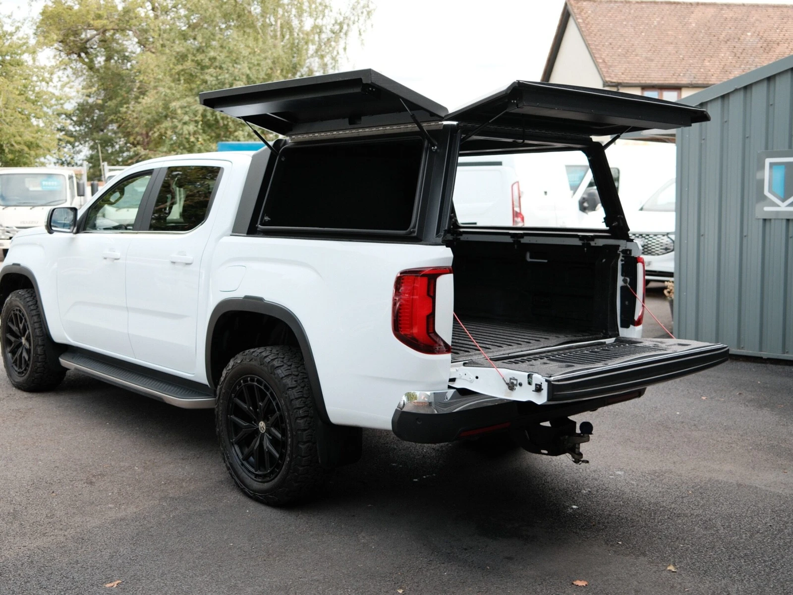 2024 Volkswagen Amarok PickUp Van — rear three-quarter view