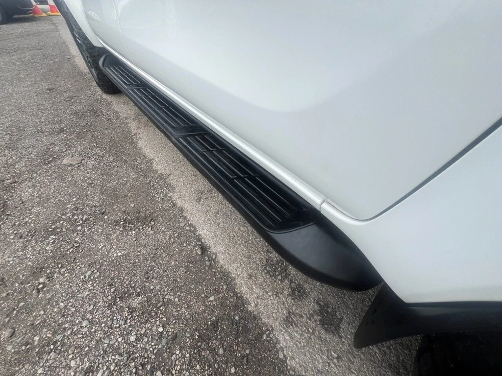 2021 Toyota Hilux Double Cab PickUp Van — detail
