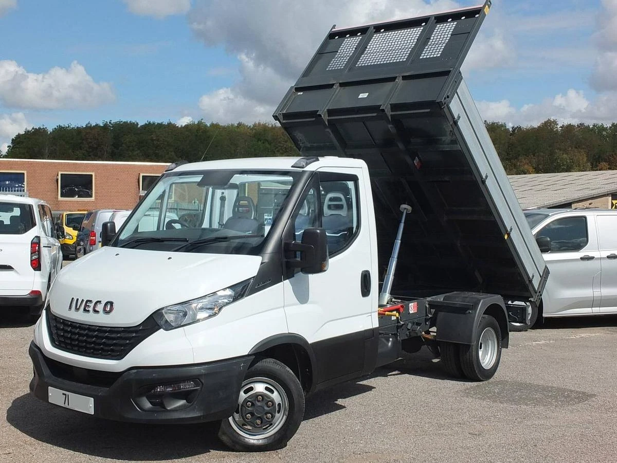 2021 Iveco Daily Tipper Van — front three-quarter view