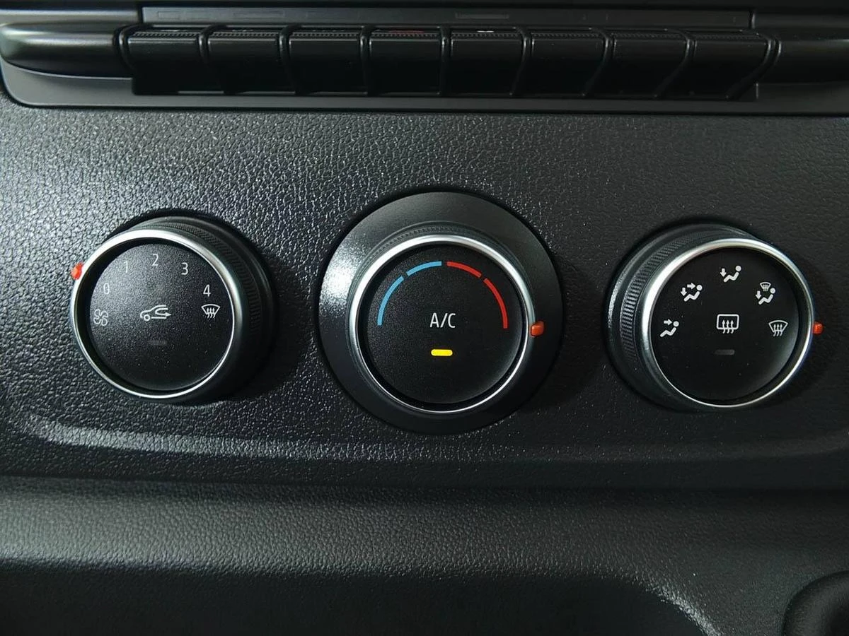 2024 Renault Master Luton Low Loader Van — cab interior