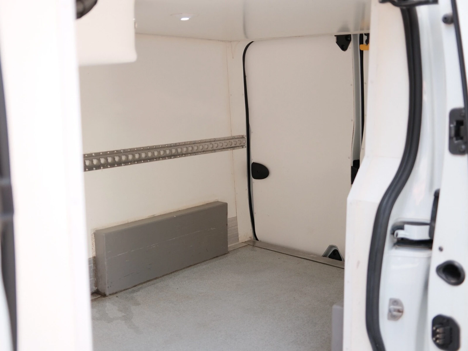 2018 Renault Trafic Refrigerated/Fridge Van — cab interior