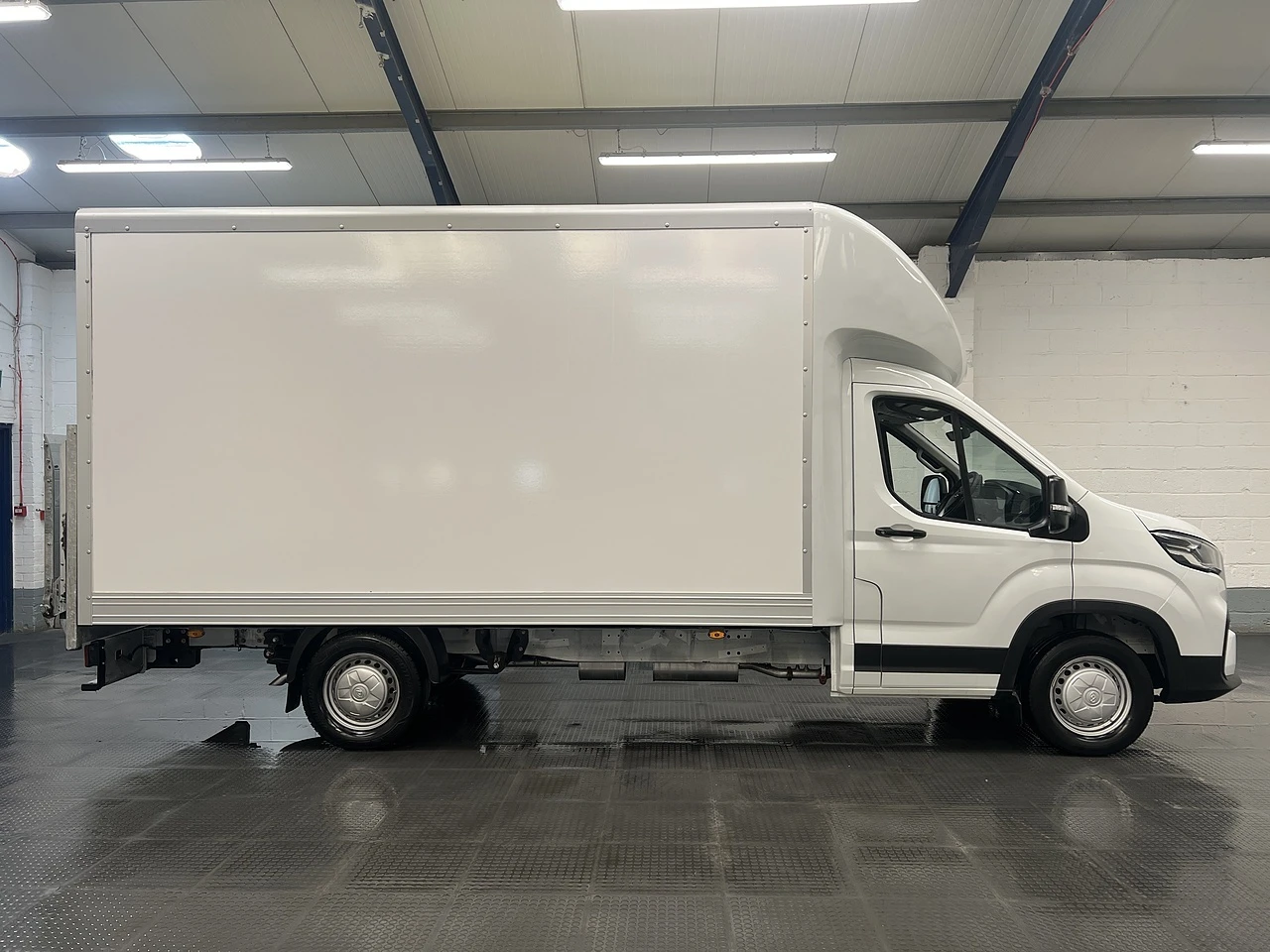 2024 Maxus Deliver 9 Luton Box Van — side view