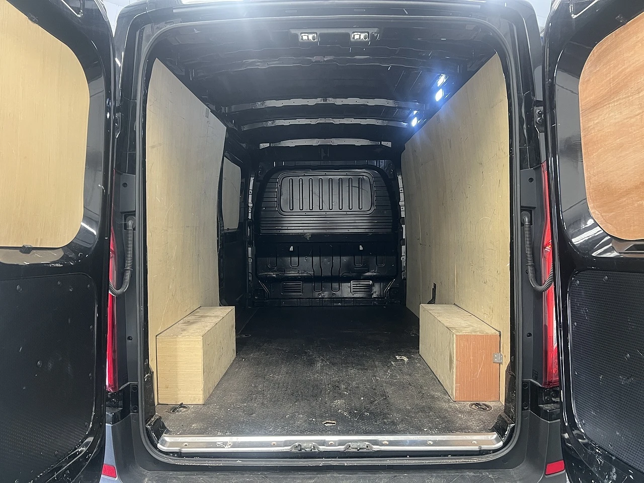 2023 Maxus Deliver 9 High Roof Panel Van — cab interior