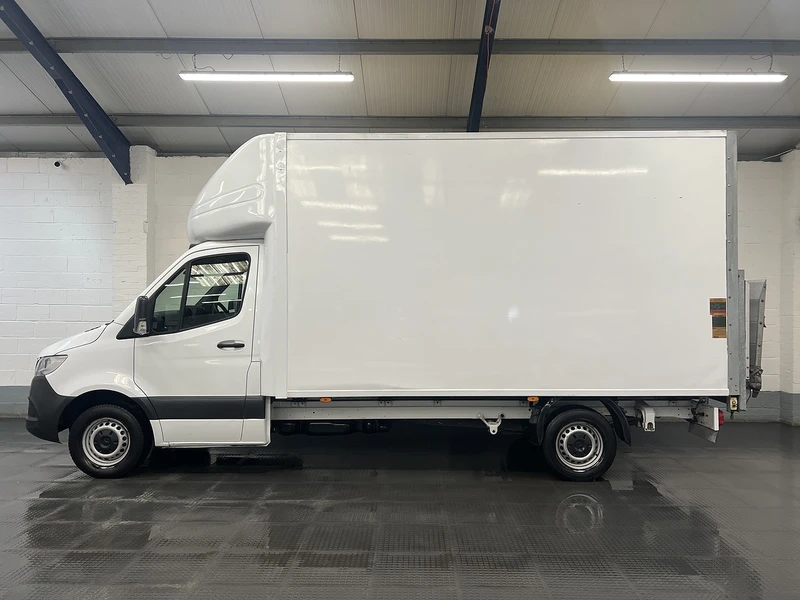 2018 Mercedes-Benz Sprinter Luton Box Van — side view