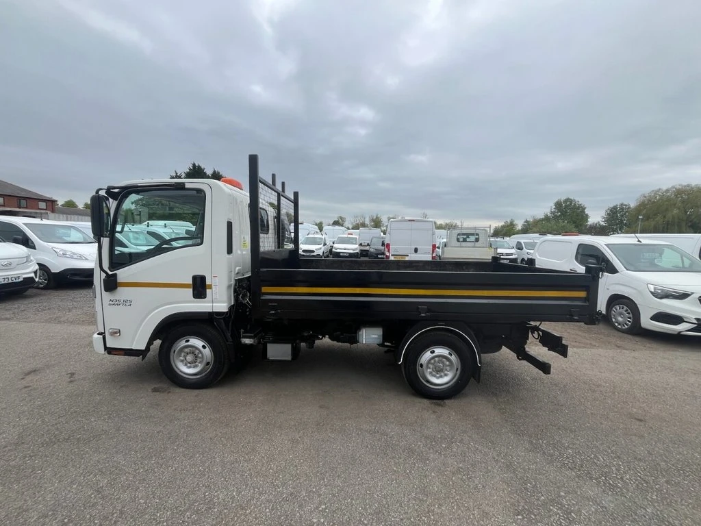 2023 Isuzu Grafter Tipper Van — side view