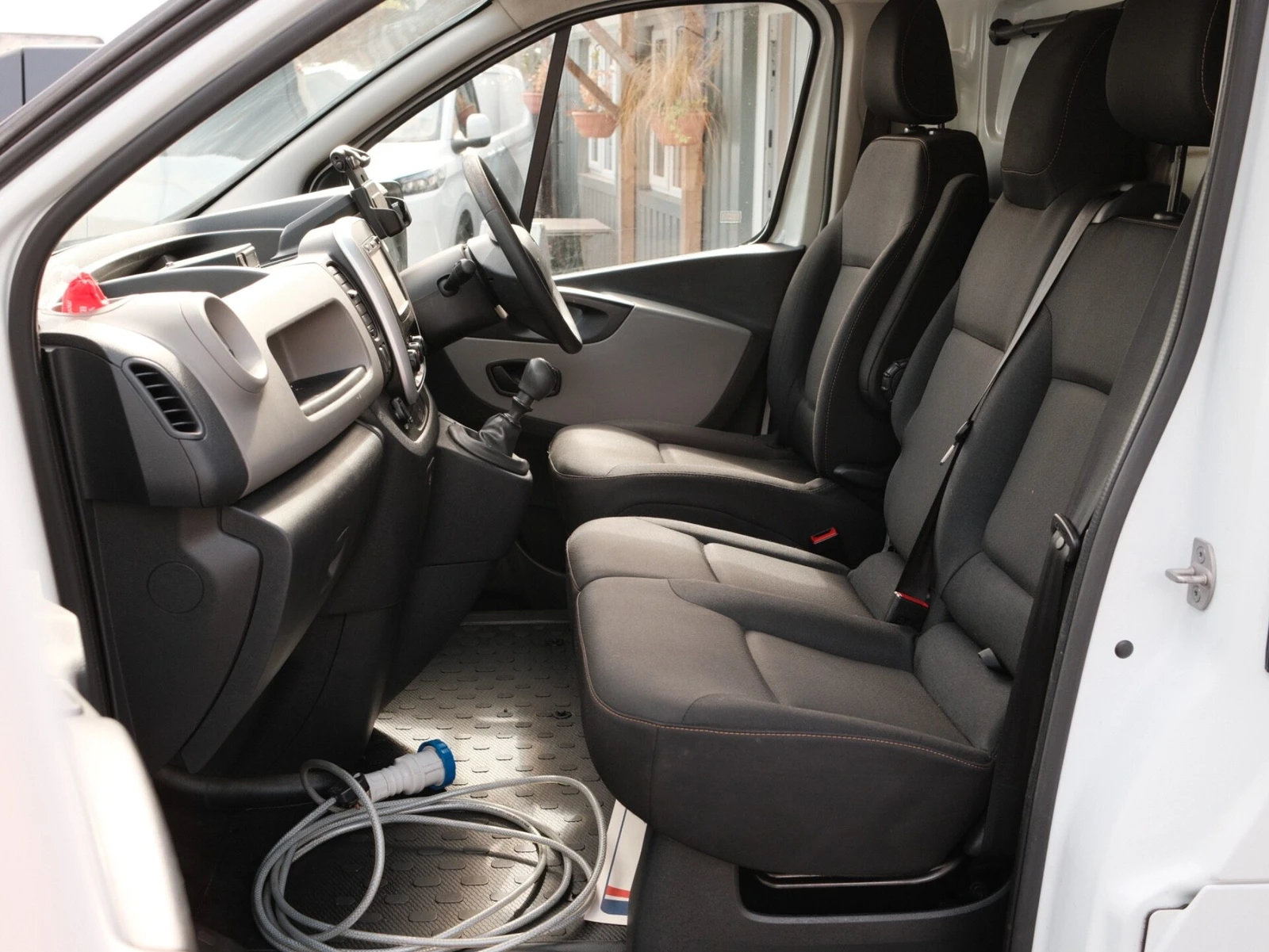 2018 Renault Trafic Refrigerated/Fridge Van — cab interior