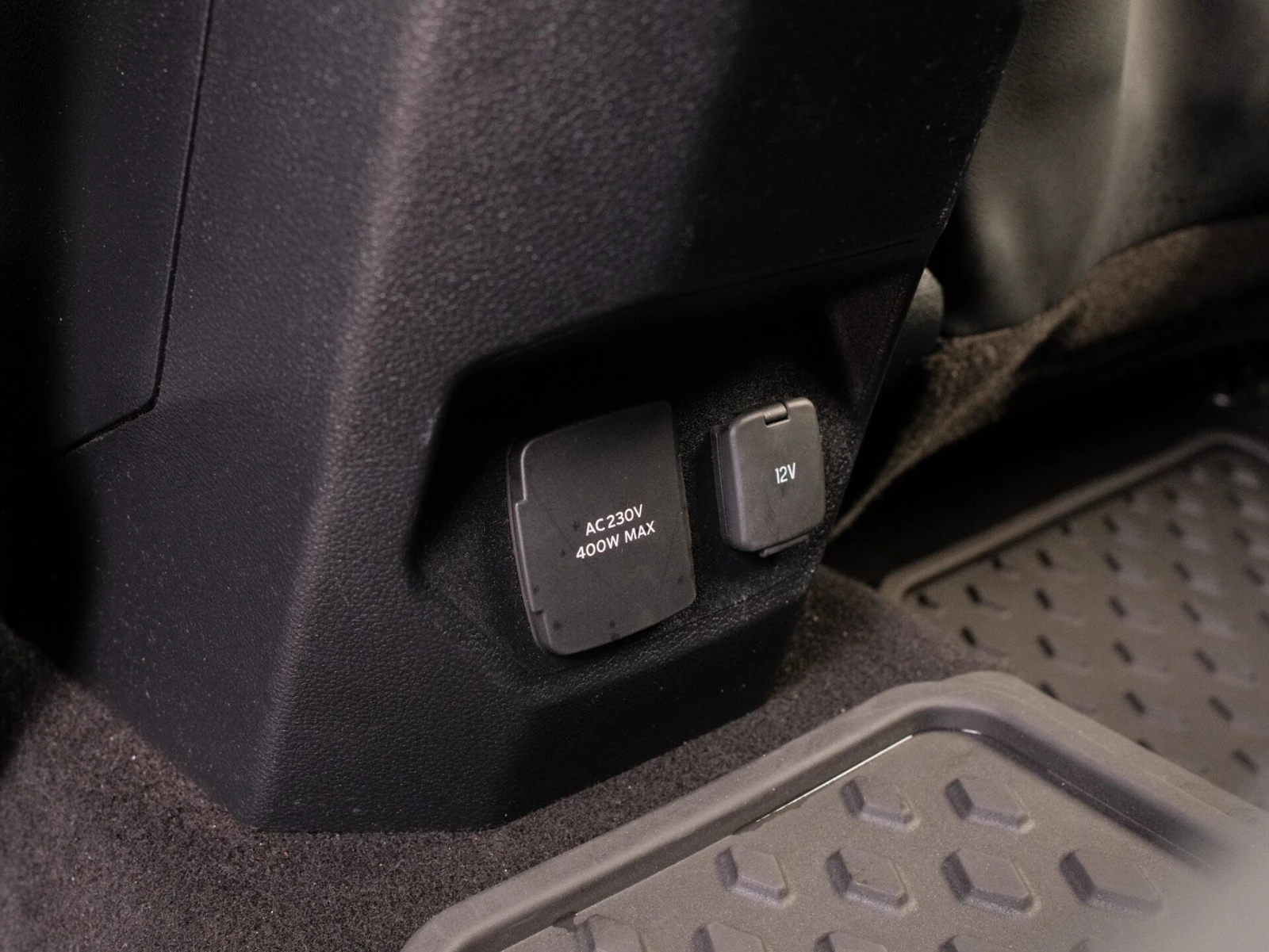 2024 Volkswagen Amarok PickUp Van — cab interior