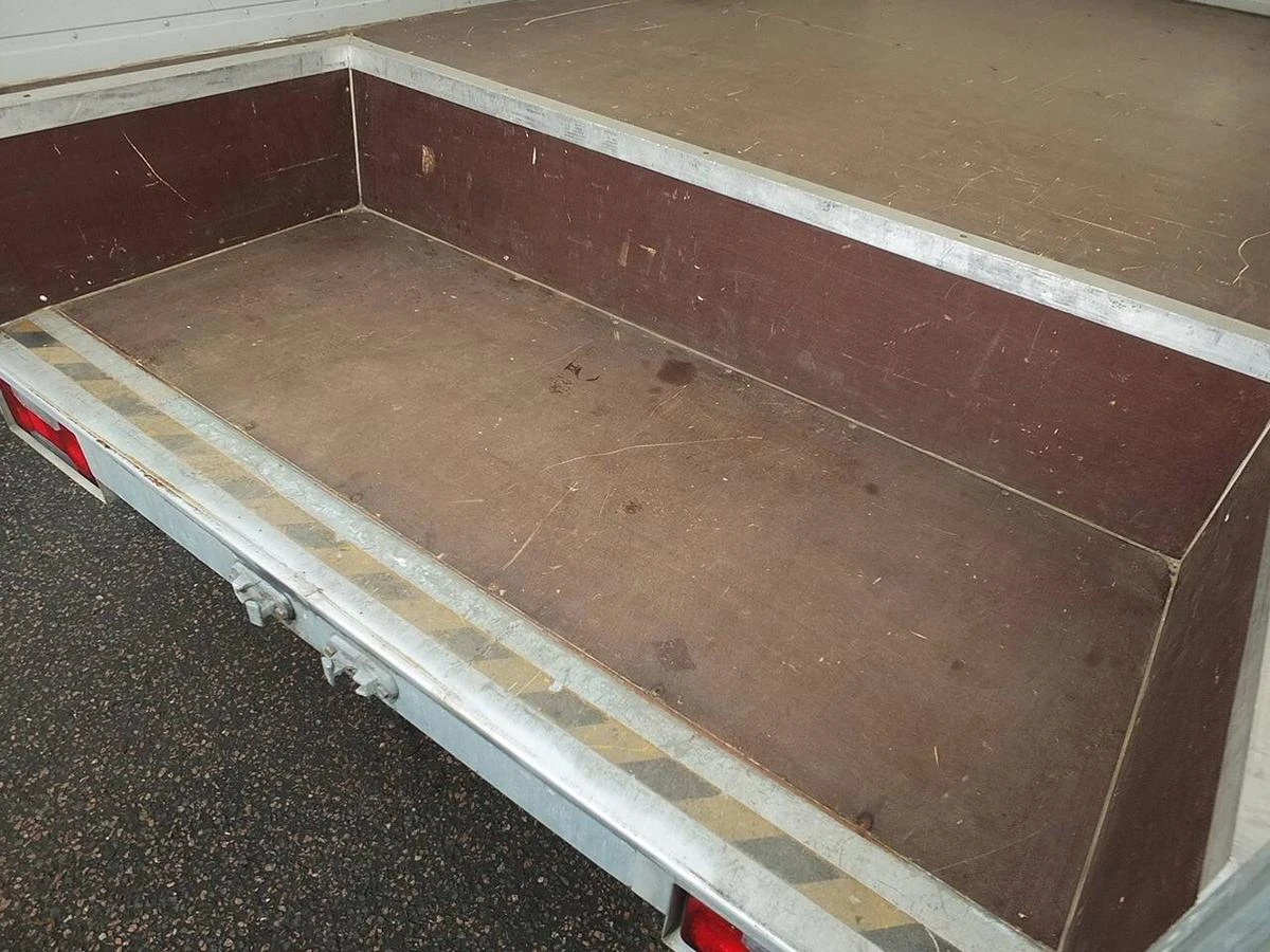 2021 Iveco Daily Luton Low Loader Van — rear three-quarter view