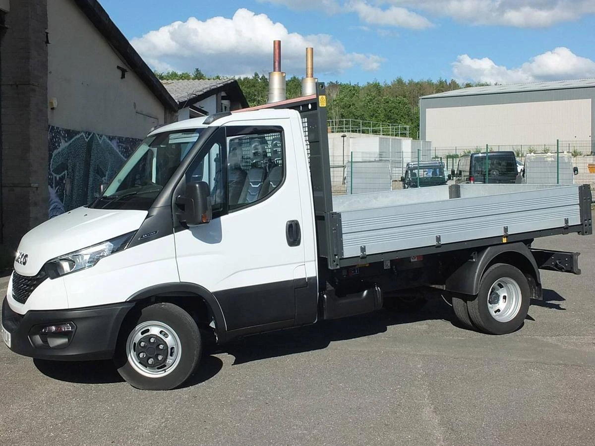 2021 Iveco Daily Tipper Van — front three-quarter view