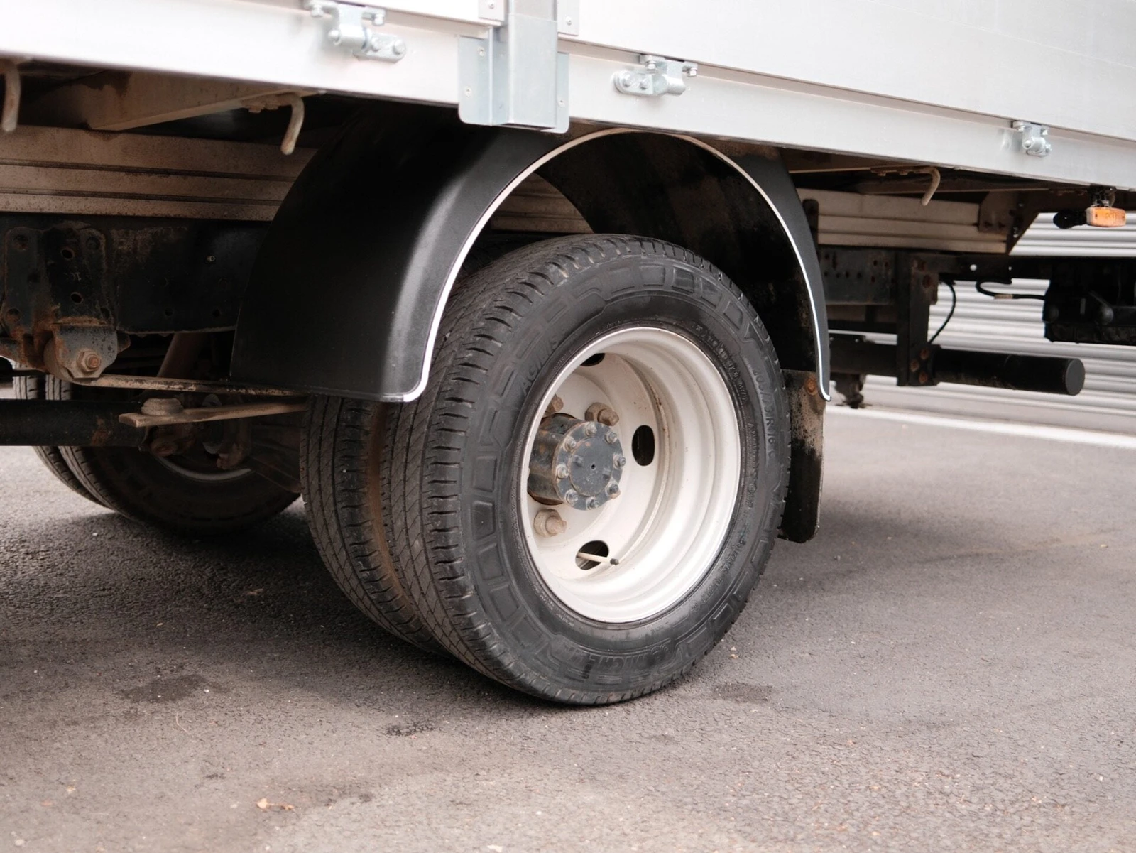 2024 Isuzu Grafter Dropside Van — detail
