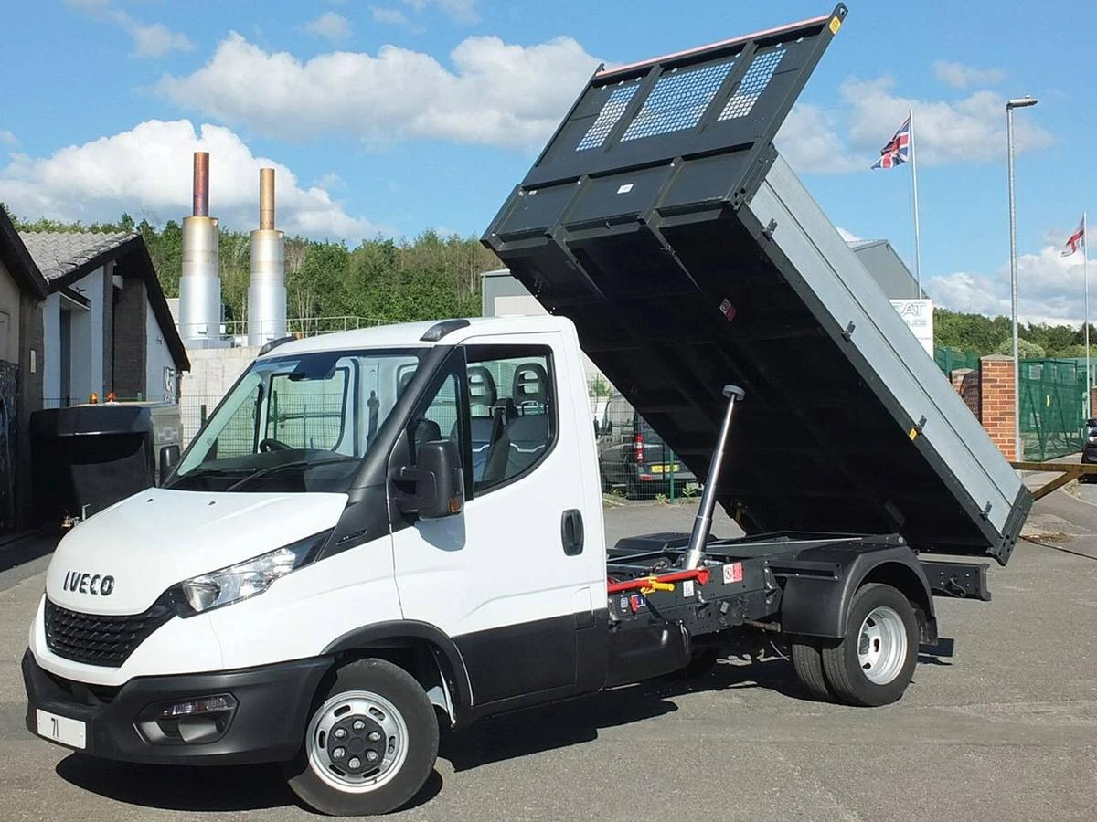 2021 Iveco Daily Tipper Van — front three-quarter view