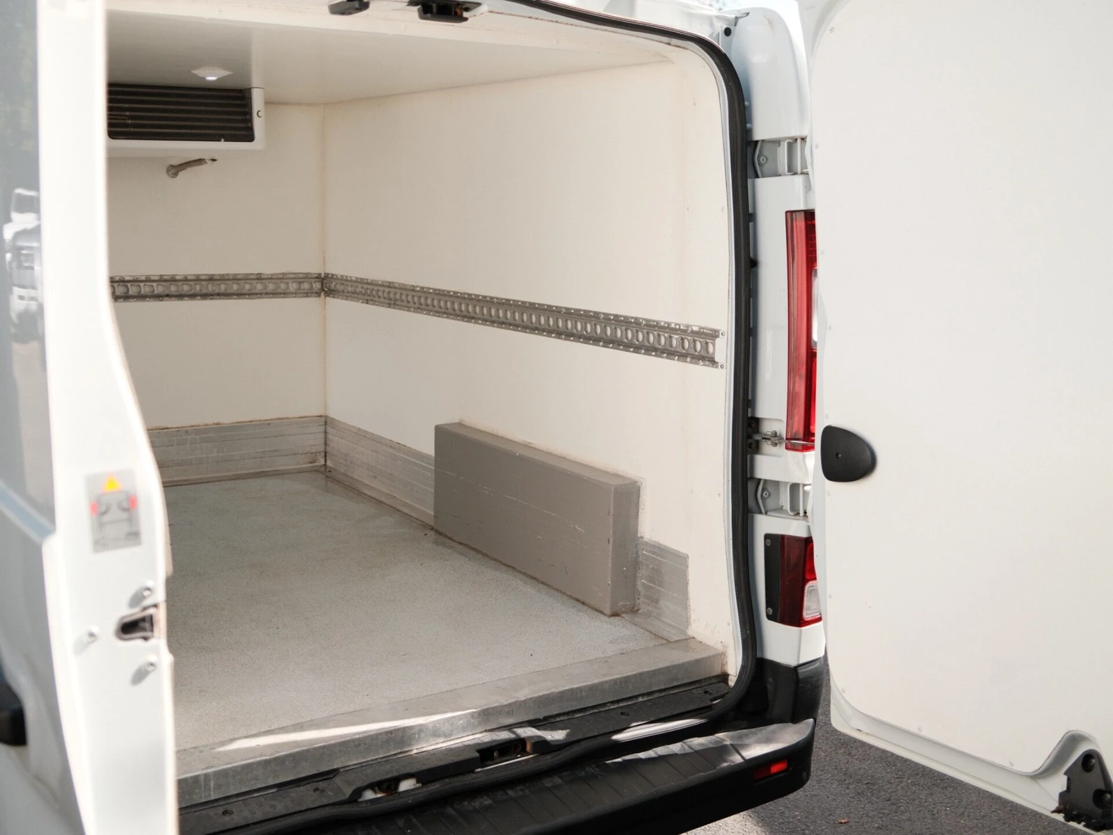 2018 Renault Trafic Refrigerated/Fridge Van — cab interior