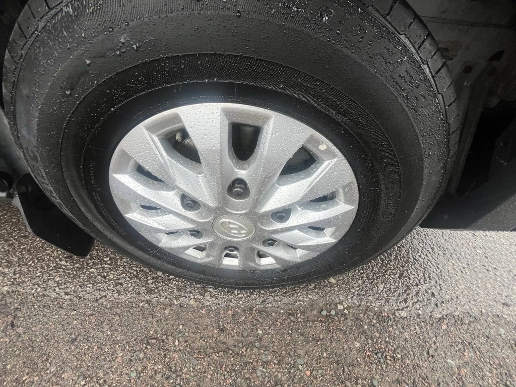 2024 Maxus eDeliver 9 Luton Low Loader Van — detail