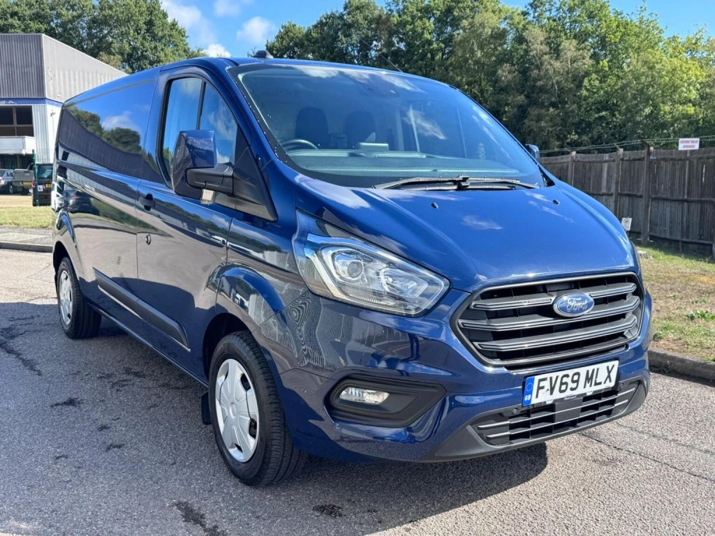 2019 Ford Transit Custom Panel Van — front three-quarter view
