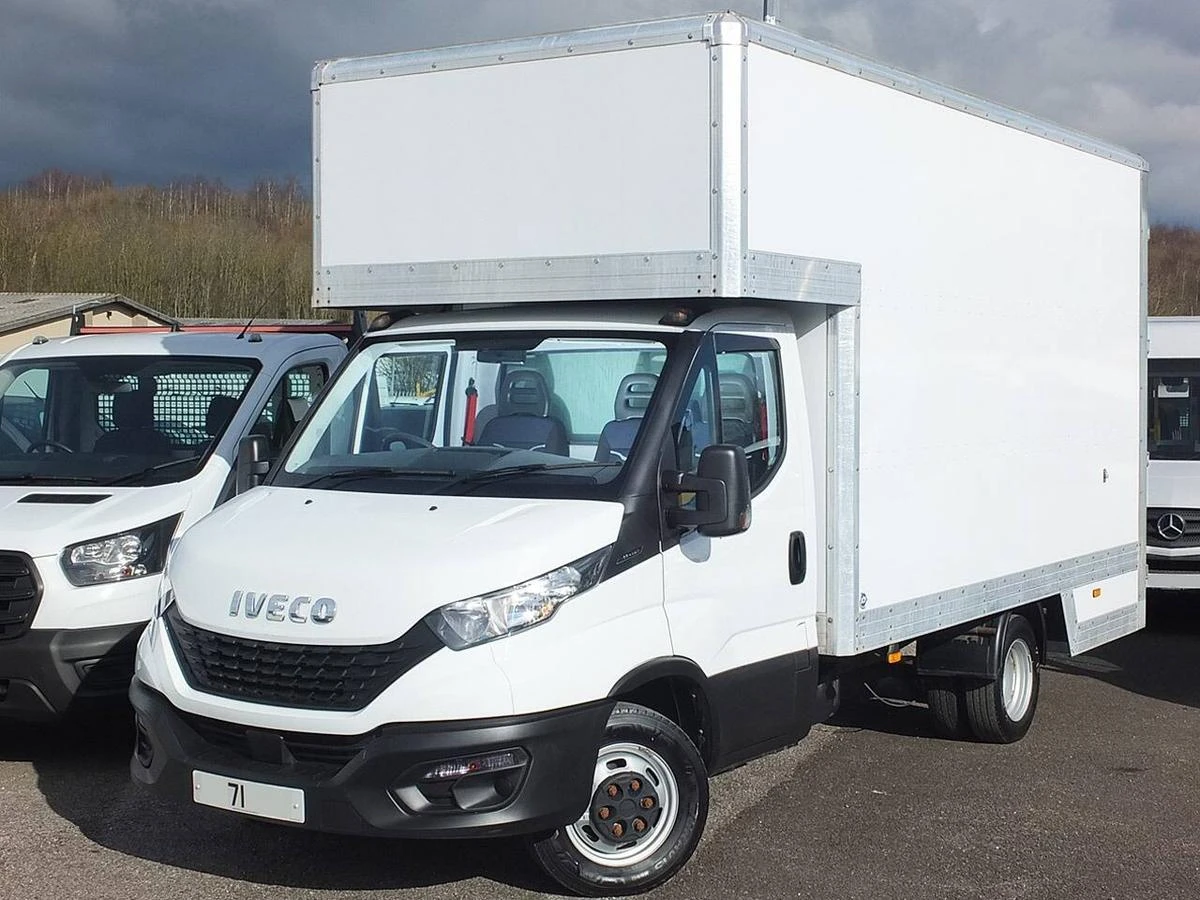 2021 Iveco Daily Luton Low Loader Van — front three-quarter view