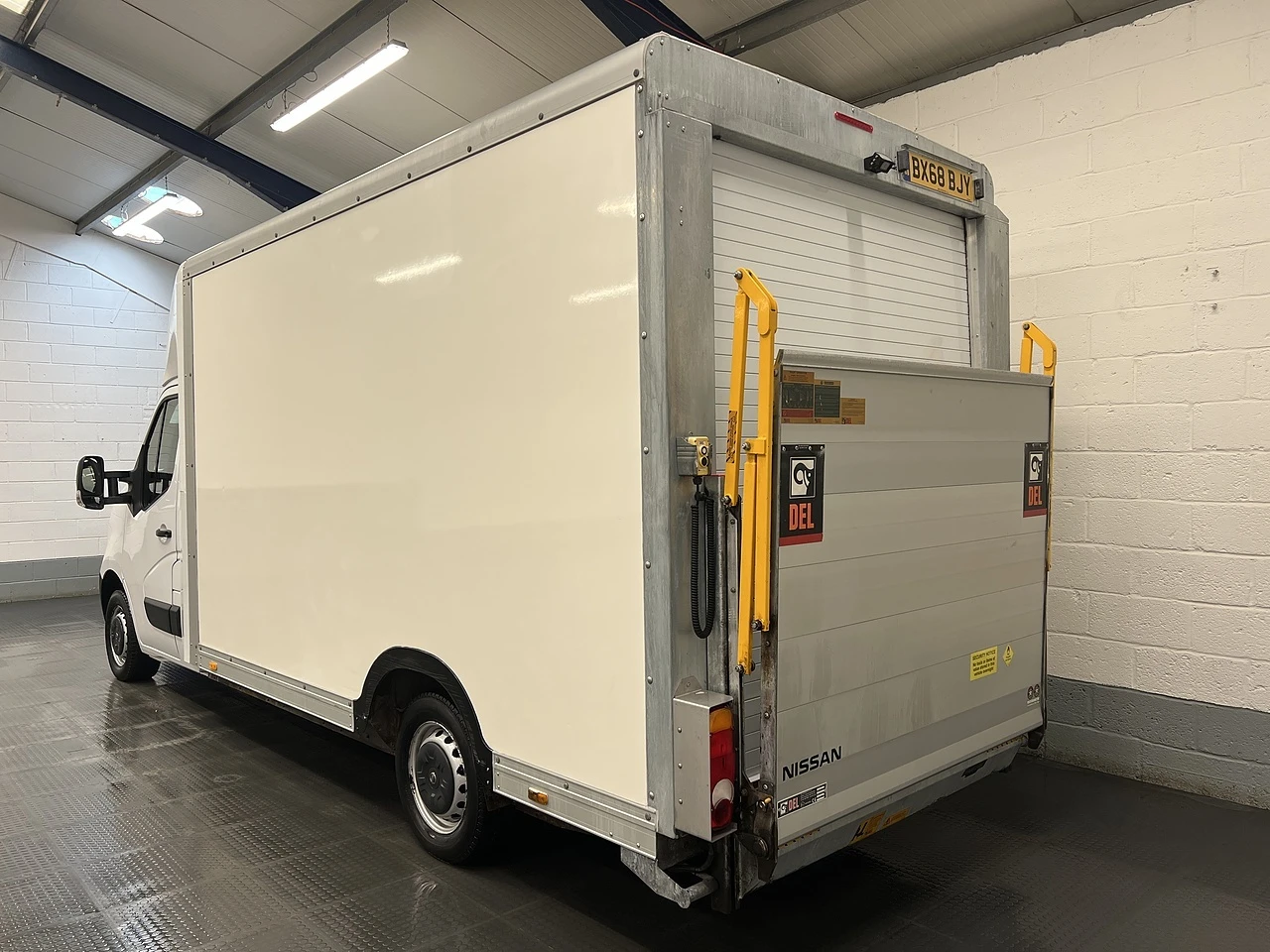 2018 Nissan NV400 Luton Low Loader Van — rear three-quarter view