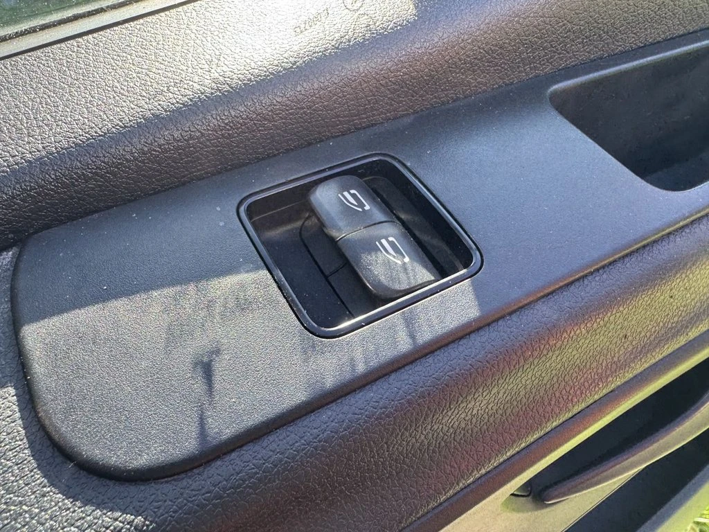 2023 Mercedes-Benz Sprinter CurtainSider Van — detail